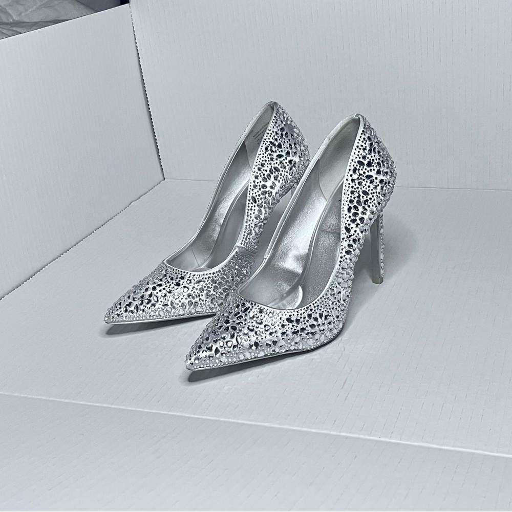 Disney x ALDO Rhinestone Pointed Pump